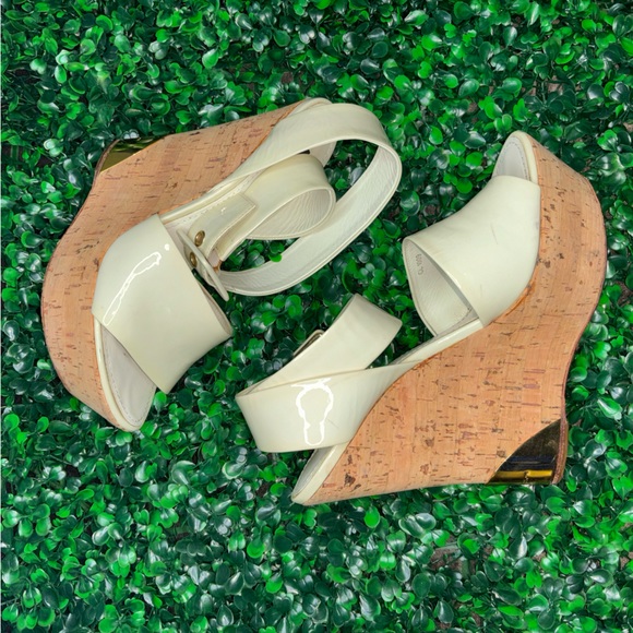 LOUIS VUITTON white patent leather cork wedges!! - Picture 3 of 5